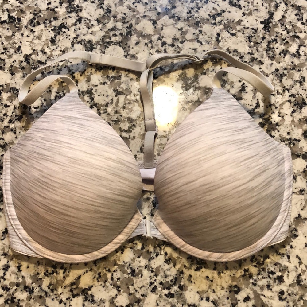 NEVER WORN VICTORIAS SECRET BRA